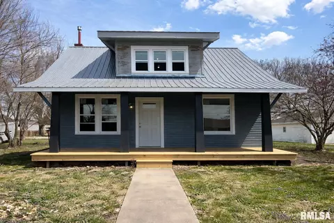 341 S Wilson St, Mendon, IL 62351