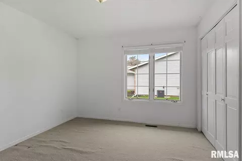 Bedroom - 1805 Wren Dr, Springfield, IL 62703 photo 4 of 7