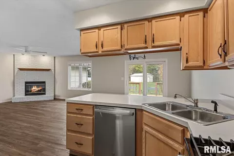 Kitchen - 1805 Wren Dr, Springfield, IL 62703 photo 3 of 3