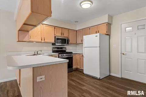 Kitchen - 1805 Wren Dr, Springfield, IL 62703 photo 1 of 3