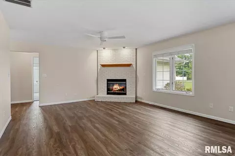 Living - 1805 Wren Dr, Springfield, IL 62703 photo 4 of 4