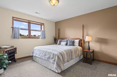 Bedroom - 6421 Winterberry Ln, Springfield, IL 62712 photo 7 of 8