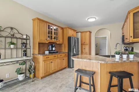 Kitchen - 6421 Winterberry Ln, Springfield, IL 62712 photo 3 of 5