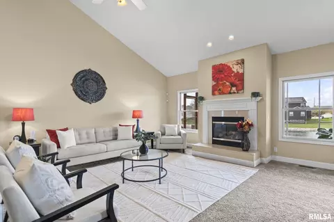 Living - 6421 Winterberry Ln, Springfield, IL 62712 photo 1 of 4