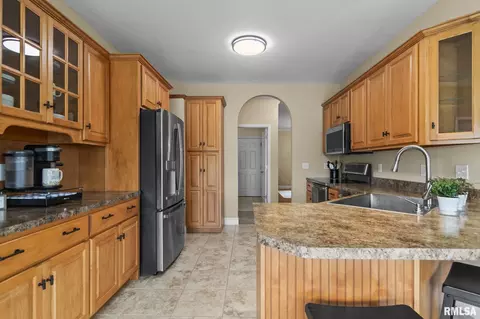 Kitchen - 6421 Winterberry Ln, Springfield, IL 62712 photo 1 of 5