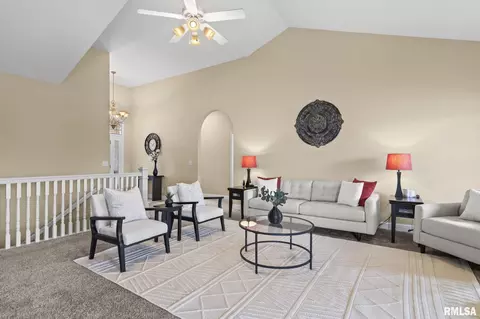 Living - 6421 Winterberry Ln, Springfield, IL 62712 photo 2 of 4