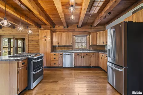 Kitchen - 11266 Timber View Ln, Athens, IL 62613 photo 4 of 4