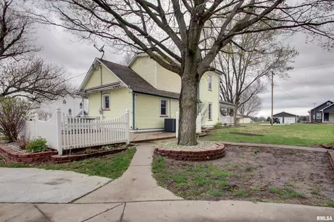 Exterior - 309 W Edwards St, Payson, IL 62360 photo 3 of 4