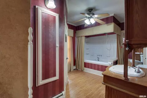 Bath - 309 W Edwards St, Payson, IL 62360 photo 2 of 3