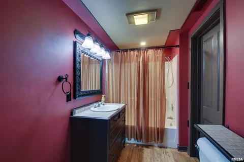 Bath - 309 W Edwards St, Payson, IL 62360 photo 1 of 3