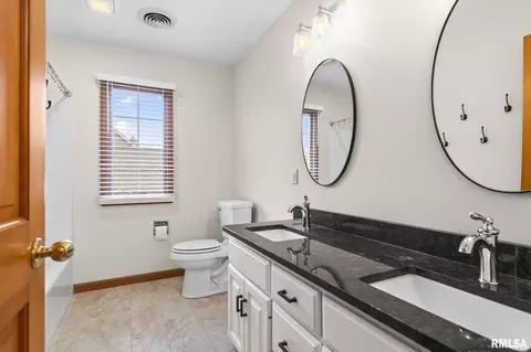 Bath - 3924 Surry Place Ln, Springfield, IL 62711 photo 4 of 4