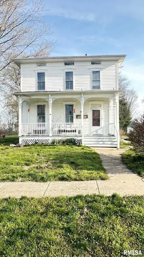 223 W High St, Mendon, IL 62351