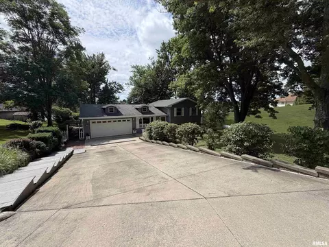 Exterior - 495 Kramer Rd, Avon, IL 61415 photo 2 of 7