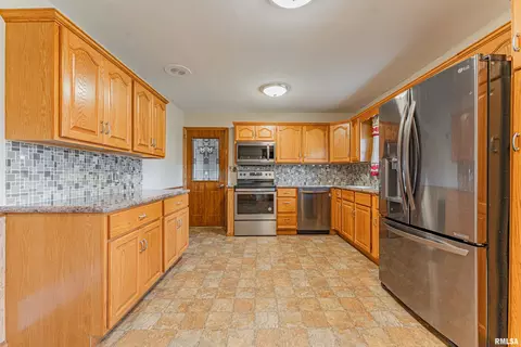 889 State Route 121, Mount Pulaski, IL 62548 photo 11