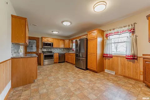 889 State Route 121, Mount Pulaski, IL 62548 photo 10