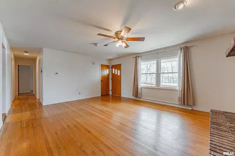 889 State Route 121, Mount Pulaski, IL 62548 photo 8