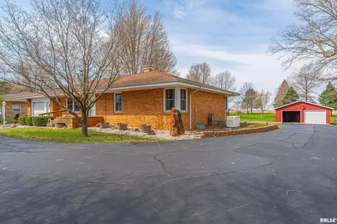 889 State Route 121, Mount Pulaski, IL 62548 photo 3