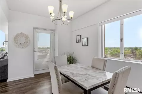 Dining - 718 S 7th St, Springfield, IL 62704 photo 5 of 5
