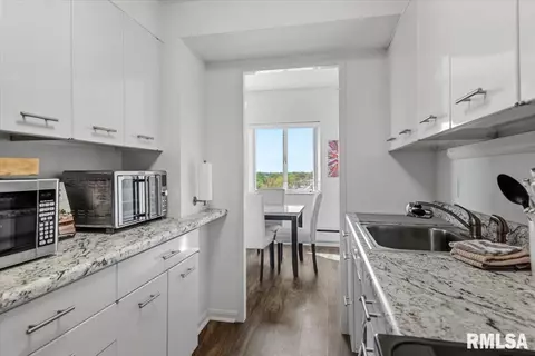 Kitchen - 718 S 7th St, Springfield, IL 62704 photo 3 of 3
