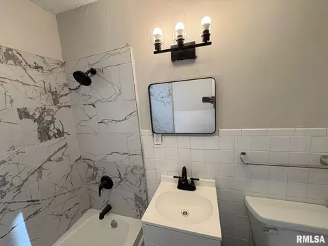 Bath - 3229 Enos Ave, Springfield, IL 62702 photo 3 of 3