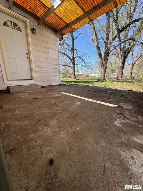 Exterior - 3229 Enos Ave, Springfield, IL 62702 photo 3 of 4
