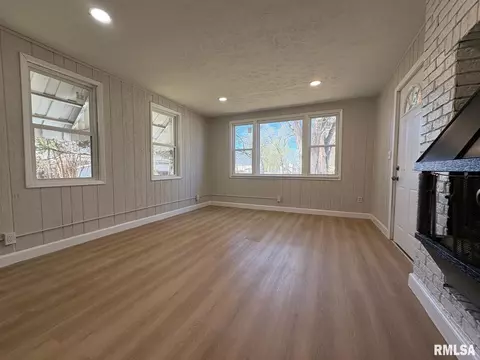 Living - 3229 Enos Ave, Springfield, IL 62702 photo 3 of 5