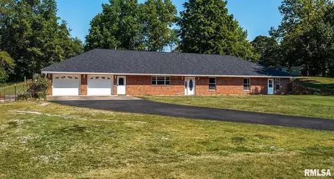 610 Rotary St, Gillespie, IL 62033