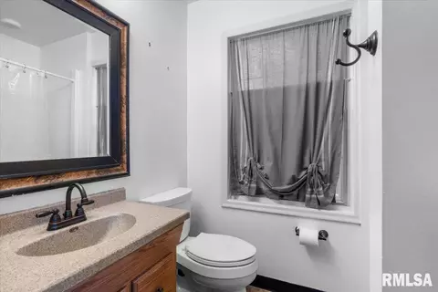 Bath - 6 Sycamore Row, Springfield, IL 62702 photo 1 of 3