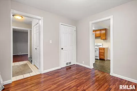 Entry Way - 6 Sycamore Row, Springfield, IL 62702 photo 1 of 3