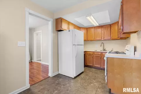 Kitchen - 6 Sycamore Row, Springfield, IL 62702 photo 1 of 3