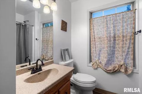 Bath - 6 Sycamore Row, Springfield, IL 62702 photo 3 of 3
