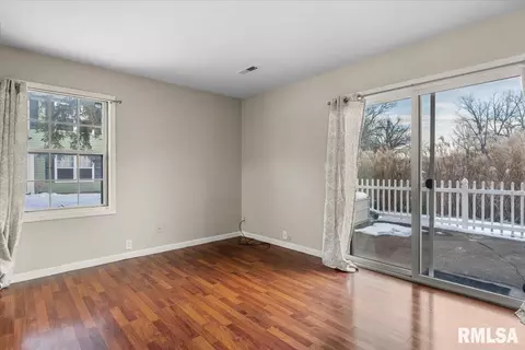Living - 6 Sycamore Row, Springfield, IL 62702 photo 3 of 3