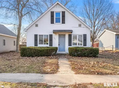 521 Lincoln St, Divernon, IL 62530