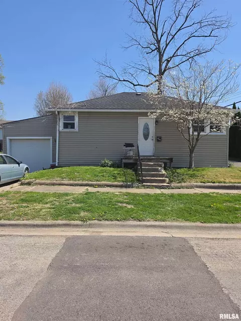 220 Pine St, Lincoln, IL 62656