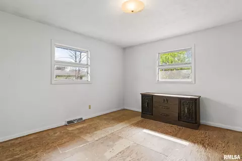 Bedroom - 14 Pinehurst Dr, Springfield, IL 62704 photo 1 of 9