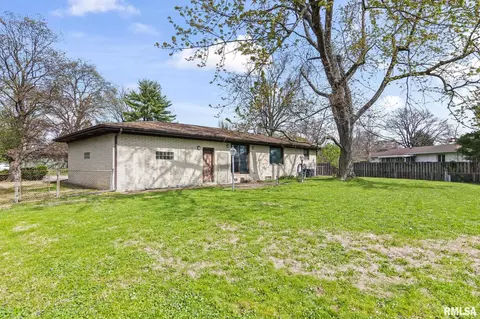Exterior - 14 Pinehurst Dr, Springfield, IL 62704 photo 4 of 6