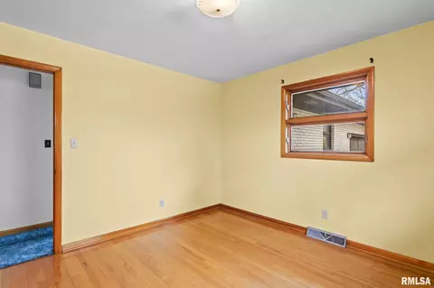 Bedroom - 14 Pinehurst Dr, Springfield, IL 62704 photo 9 of 9