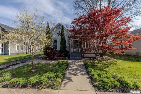 415 E Main St, Carlinville, IL 62626