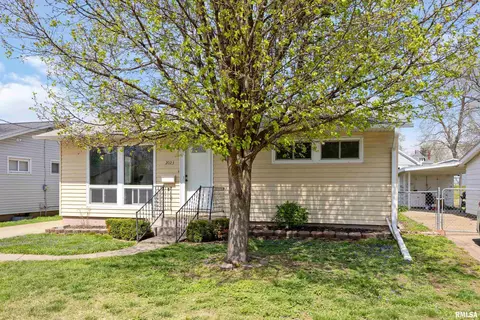 2023 Maple St, Quincy, IL 62301