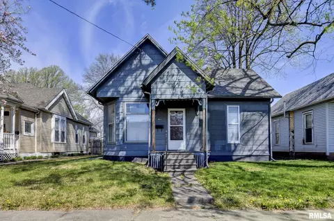 803 E Park St, Taylorville, IL 62568