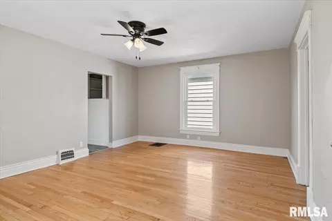 Living - 1901 S Spring St, Springfield, IL 62704 photo 3 of 3