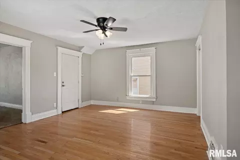 Living - 1901 S Spring St, Springfield, IL 62704 photo 1 of 3