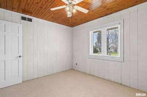 Bedroom - 2784 Hilltop Rd, Springfield, IL 62712 photo 8 of 9