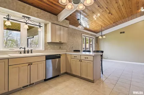 Kitchen - 2784 Hilltop Rd, Springfield, IL 62712 photo 3 of 4