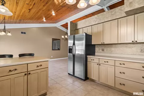 Kitchen - 2784 Hilltop Rd, Springfield, IL 62712 photo 1 of 4
