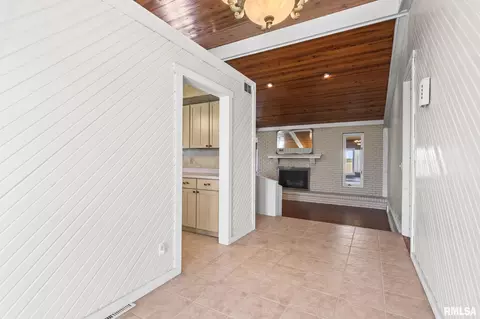 Entry Way - 2784 Hilltop Rd, Springfield, IL 62712 photo 1 of 3