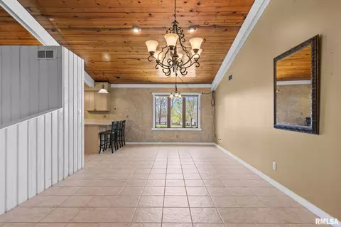 Dining - 2784 Hilltop Rd, Springfield, IL 62712 photo 1 of 1
