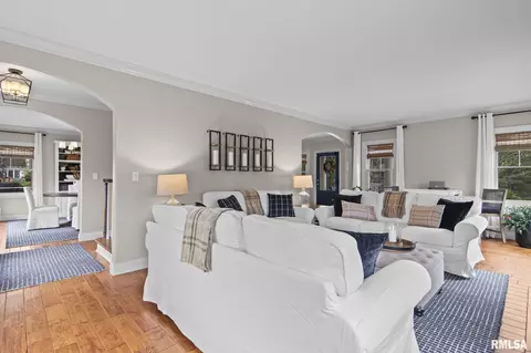 Living - 1 Hillcrest Rd, Springfield, IL 62704 photo 1 of 6