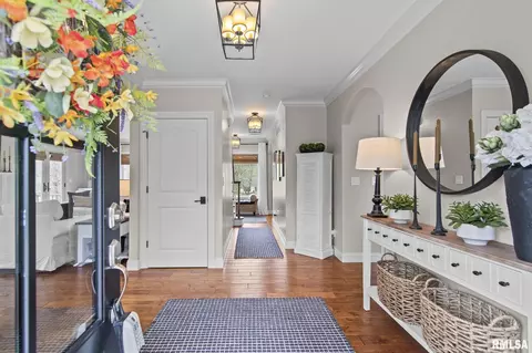 Entry Way - 1 Hillcrest Rd, Springfield, IL 62704 photo 1 of 7