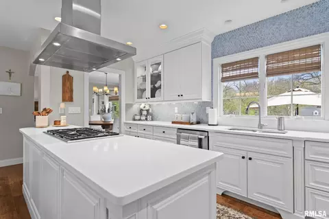 Kitchen - 1 Hillcrest Rd, Springfield, IL 62704 photo 4 of 6